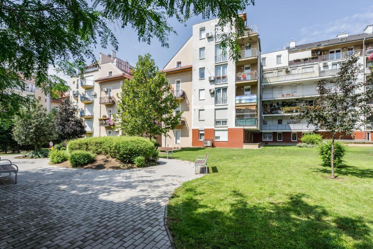 Bpr Galactic Empire With Balcony Apartman *